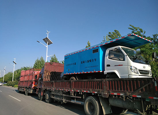 車載混凝土濕噴臺車、空壓機發(fā)貨現(xiàn)場