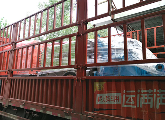 GYP-90液壓混凝土濕噴機(jī)、空壓機(jī)發(fā)貨現(xiàn)場(chǎng)